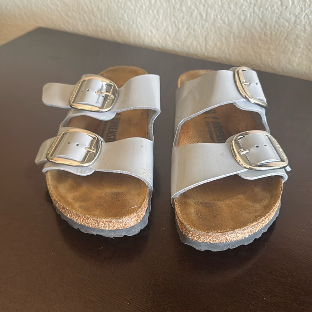 I’m selling this because they are big for me I wore them couple times only .